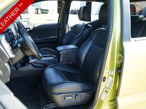 Used 2023 Toyota Tacoma TRD Off-Road w/ TRD Premium Off Road Package image 8