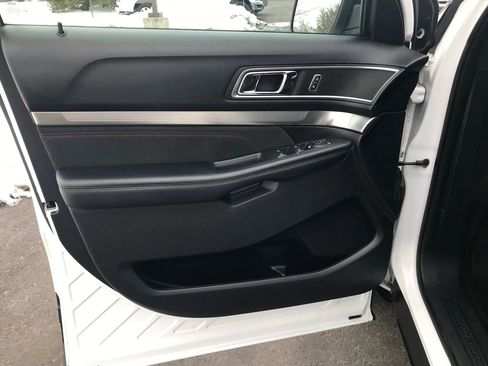 Used 2019 Ford Explorer XLT w/ Equipment Group 202A image 12