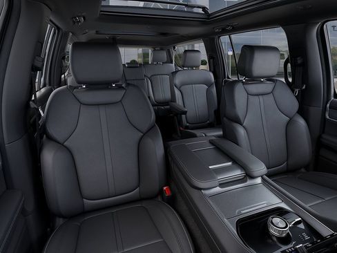New 2025 Jeep Wagoneer L Series II w/ Premium Group I AWD/4WD image 16