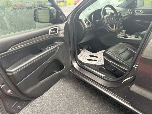 Used 2017 Jeep Grand Cherokee Overland w/ Jeep Active Safety Group AWD/4WD image 12