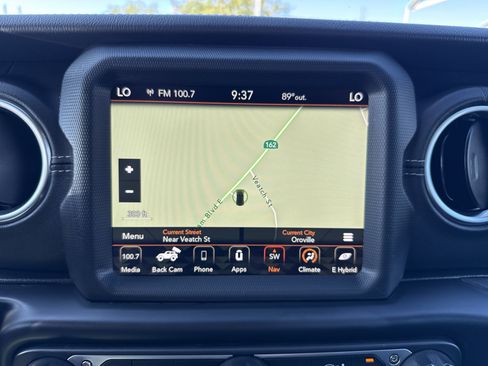 Used 2022 Jeep Wrangler Unlimited Sahara w/ Cold Weather Group AWD/4WD image 19