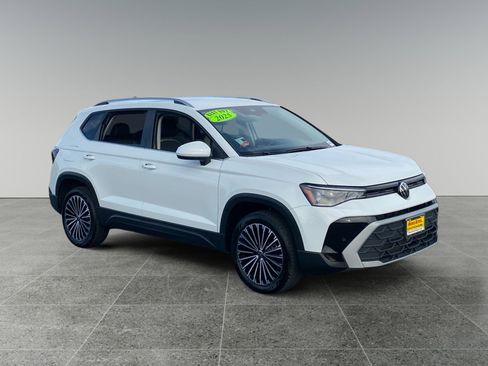 Used 2025 Volkswagen Taos SE image 7