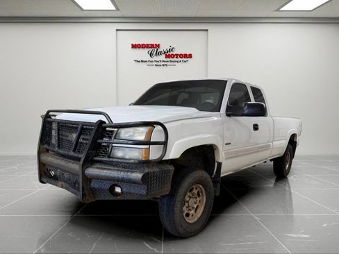 Used 2005 Chevrolet Silverado 2500 LS w/ Heavy-Duty Power Package AWD/4WD image 3