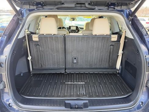 Used 2023 Toyota Highlander XLE image 35