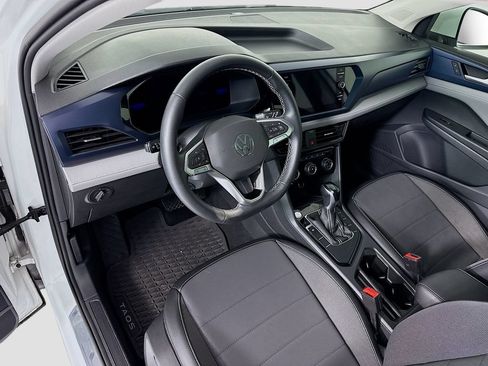 Used 2023 Volkswagen Taos SE w/ Panoramic Sunroof Package FWD image 9
