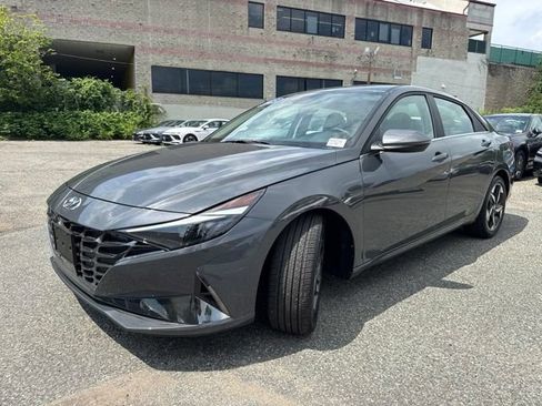 Used 2023 Hyundai Elantra Limited FWD image 3