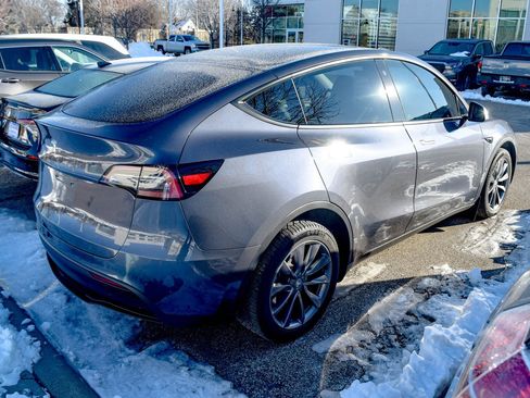 Used 2023 Tesla Model Y Long Range image 2