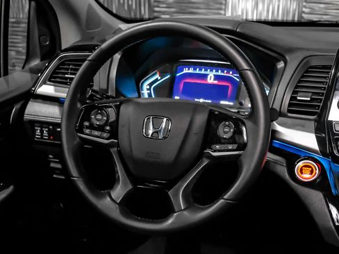 Used 2023 Honda Odyssey Touring image 18