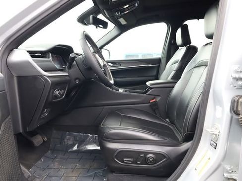 Used 2024 Jeep Grand Cherokee L Limited w/ Luxury Tech Group II image 13