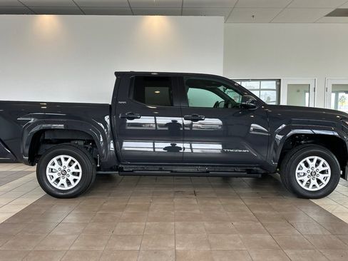 Certified 2025 Toyota Tacoma SR5 image 3