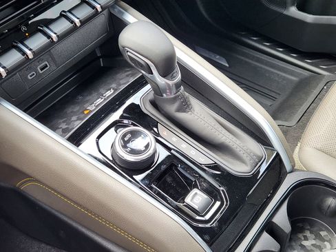 New 2026 Chevrolet Colorado ZR2 w/ Technology Package AWD/4WD image 19