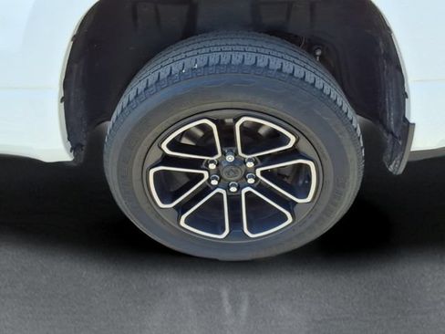 Used 2023 RAM 1500 Laramie AWD/4WD image 7
