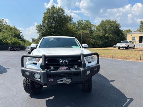 Used 2019 Toyota Tacoma SR w/ SR Convenience Package AWD/4WD image 2
