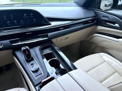 Certified 2023 Cadillac Escalade ESV Premium Luxury AWD/4WD image 21