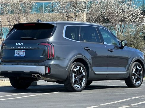 Used 2024 Kia Telluride EX image 4
