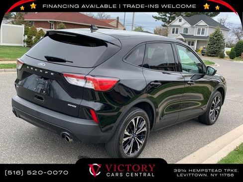 Used 2022 Ford Escape SE w/ SE Sport Appearance Package image 4