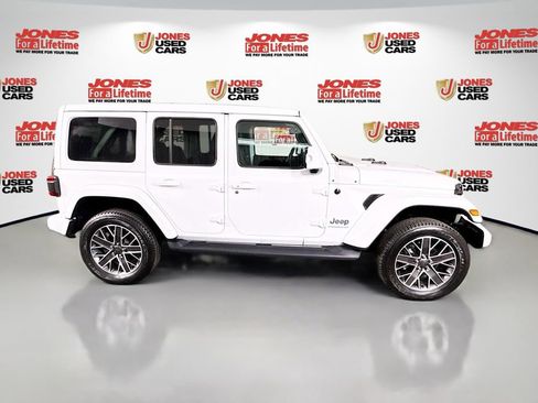 Used 2023 Jeep Wrangler Unlimited Sahara image 18