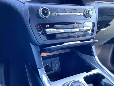 Used 2020 Ford Explorer Limited image 32