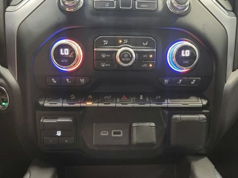 Used 2021 GMC Sierra 1500 SLT AWD/4WD image 33