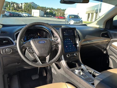 Used 2022 Ford Edge SEL w/ Convenience Package image 16