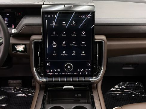 Used 2026 GMC Yukon Denali Ultimate AWD/4WD image 18