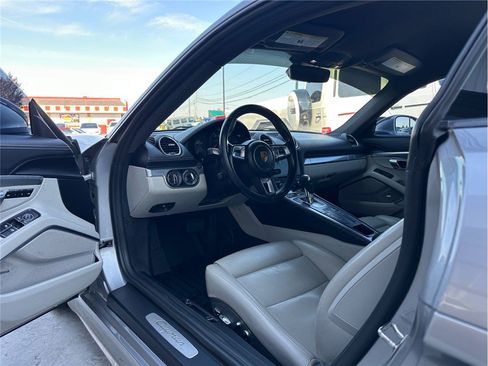 Used 2017 Porsche 718 Cayman RWD image 37