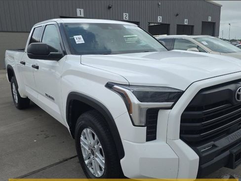 Used 2022 Toyota Tundra SR5 RWD image 2
