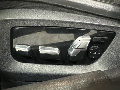 Used 2020 BMW M550i xDrive image 34