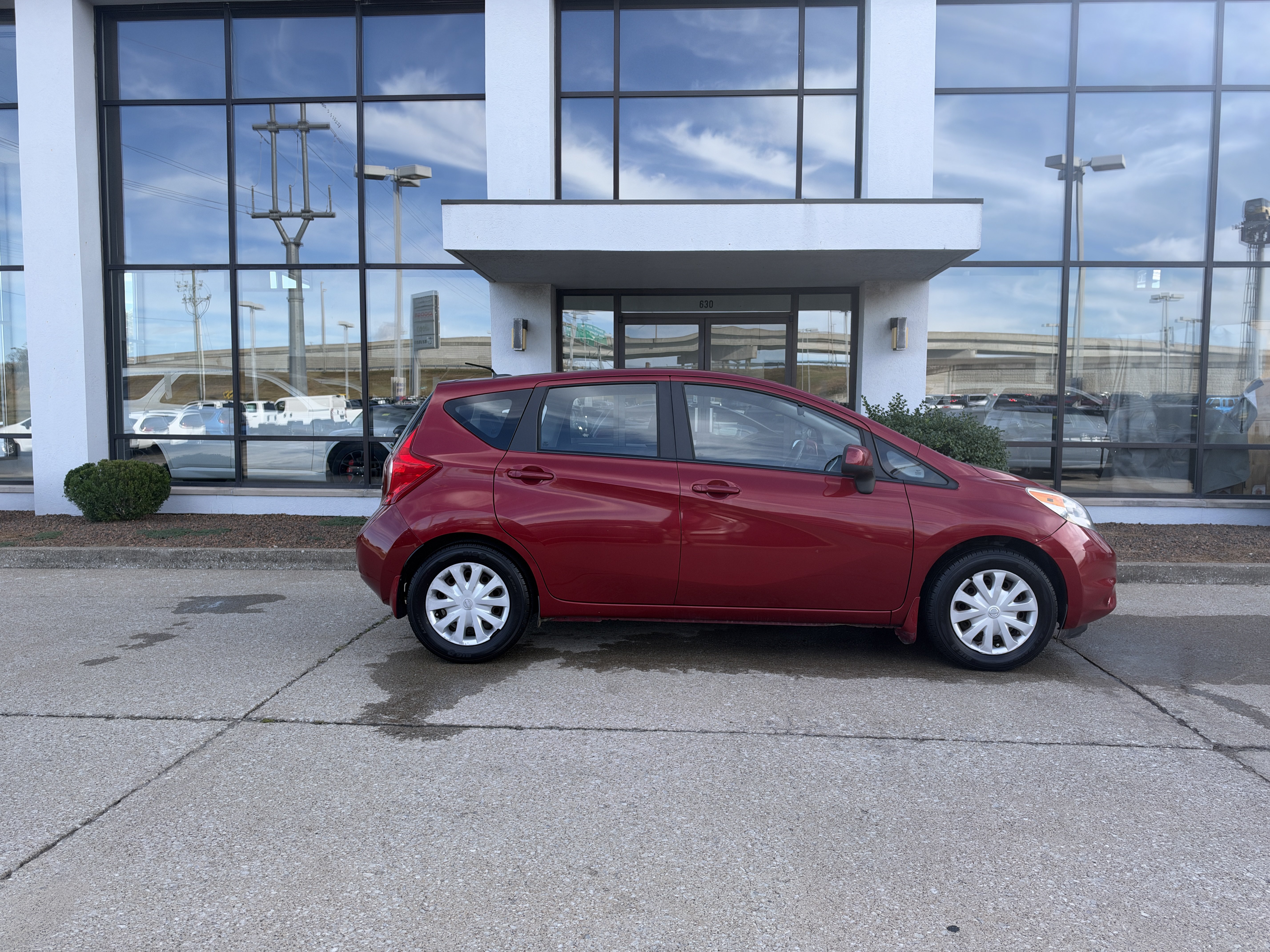Used 2014 Nissan Versa Note SV w/ Convenience Package FWD image 3