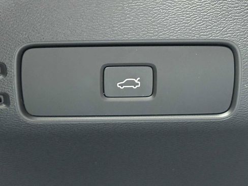 Certified 2023 Volvo C40 P8 Recharge Ultimate w/ Protection Package Premier AWD/4WD image 31