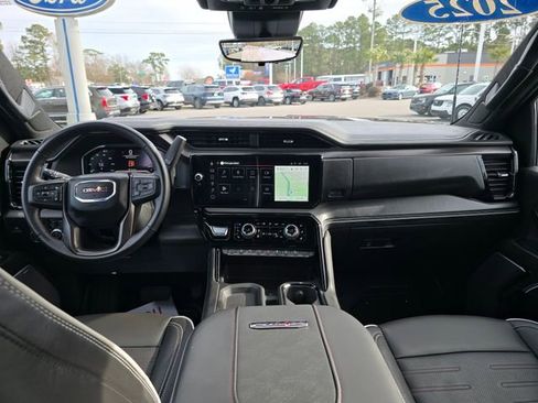 Used 2025 GMC Sierra 2500 AT4X image 12