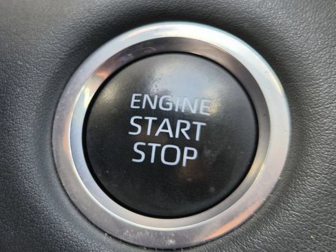 Used 2024 Toyota Highlander LE FWD image 22