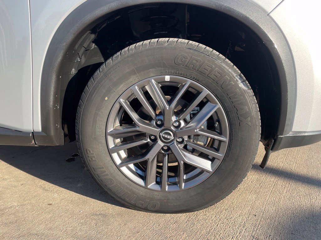 Used 2024 Nissan Rogue S AWD/4WD image 27
