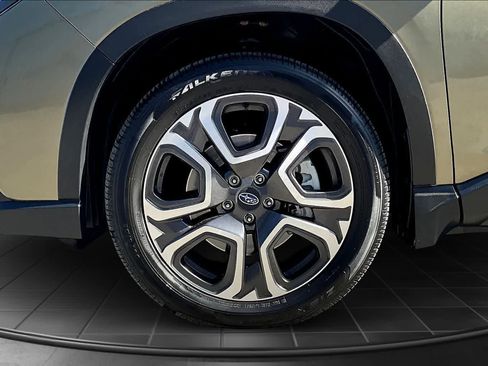 Used 2024 Subaru Ascent Limited w/ Technology Package image 8