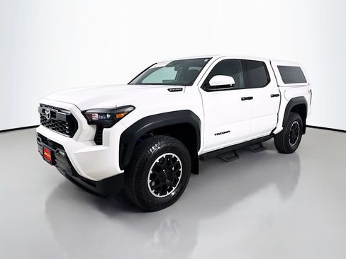 Certified 2024 Toyota Tacoma TRD Off-Road AWD/4WD image 3