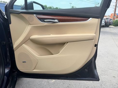 Used 2017 Cadillac XT5 Luxury w/ Driver Awareness Package FWD image 25
