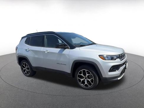 Used 2025 Jeep Compass Limited AWD/4WD image 2