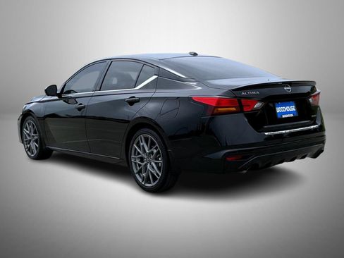 Used 2023 Nissan Altima 2.0 SR FWD image 7