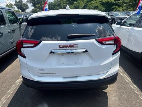 Used 2024 GMC Terrain SLE FWD image 15