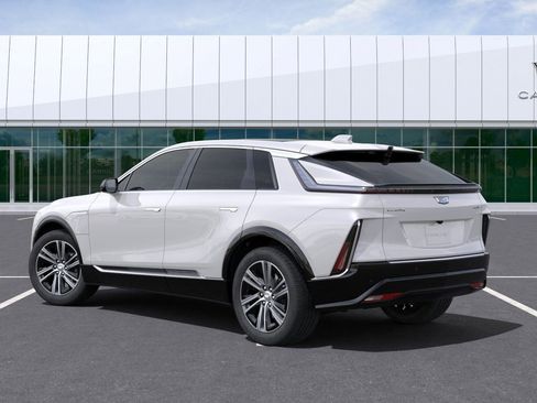 Used 2025 Cadillac Lyriq Luxury AWD/4WD image 4