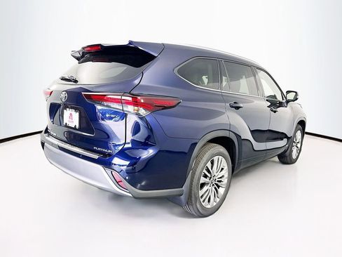 New 2026 Toyota Highlander Platinum image 9