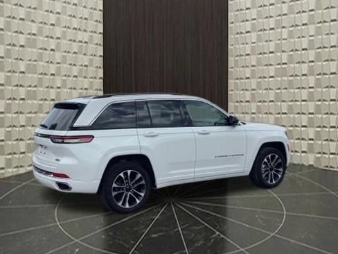 Certified 2023 Jeep Grand Cherokee Overland w/ Luxury Tech Group IV AWD/4WD image 4