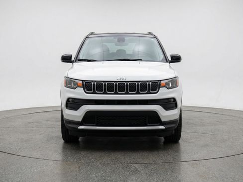 Used 2025 Jeep Compass Limited image 2