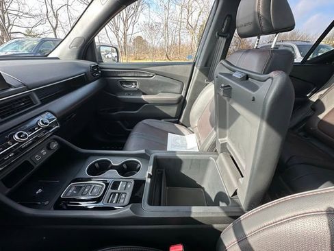Used 2025 Honda Pilot Black Edition image 26