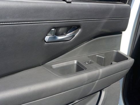 Certified 2024 Nissan Pathfinder SL image 28