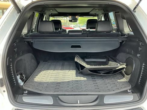Used 2020 Jeep Grand Cherokee Overland AWD/4WD image 18