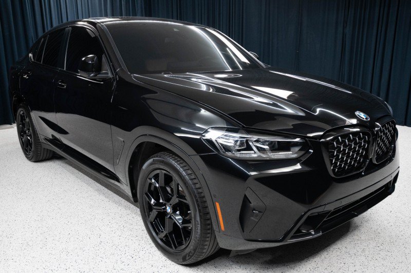 Used 2024 BMW X4 xDrive30i w/ Premium Package AWD/4WD image 3