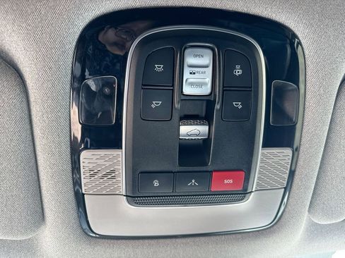 Used 2022 Hyundai Palisade Limited FWD image 19