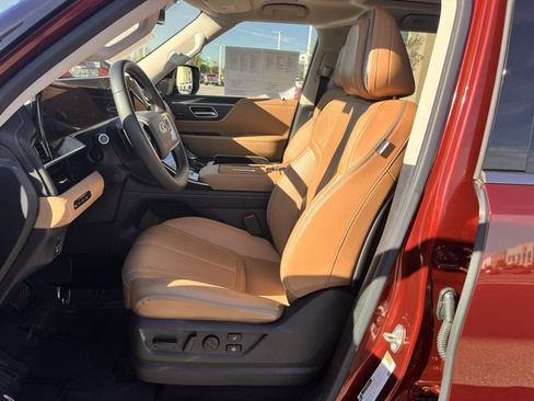 Certified 2025 INFINITI QX80 Sensory image 7