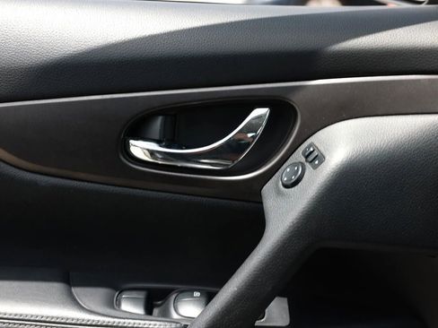 Used 2014 Nissan Rogue SV w/ SV Moonroof Package FWD image 43